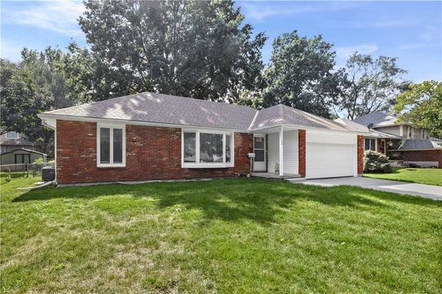 305 Canterbury Lane, Belton, MO 64102