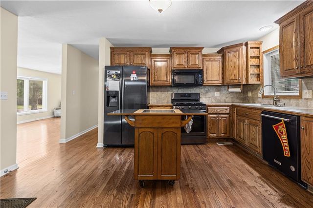 305 Canterbury Lane, Belton, MO 64102