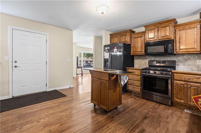 305 Canterbury Lane, Belton, MO 64102