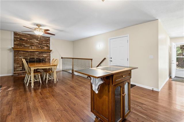 305 Canterbury Lane, Belton, MO 64102