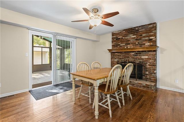 305 Canterbury Lane, Belton, MO 64102