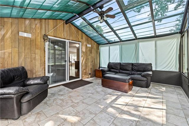 305 Canterbury Lane, Belton, MO 64102