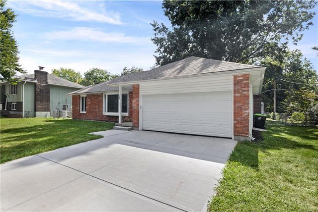 305 Canterbury Lane, Belton, MO 64102