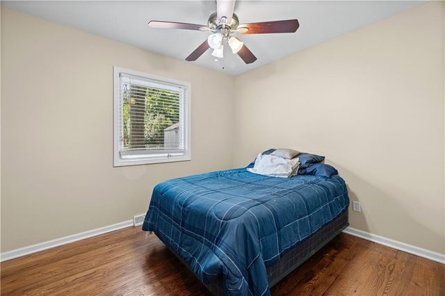 305 Canterbury Lane, Belton, MO 64102