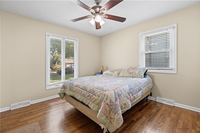305 Canterbury Lane, Belton, MO 64102