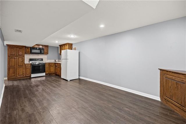 305 Canterbury Lane, Belton, MO 64102
