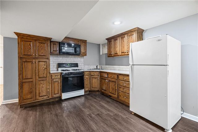 305 Canterbury Lane, Belton, MO 64102