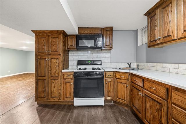 305 Canterbury Lane, Belton, MO 64102