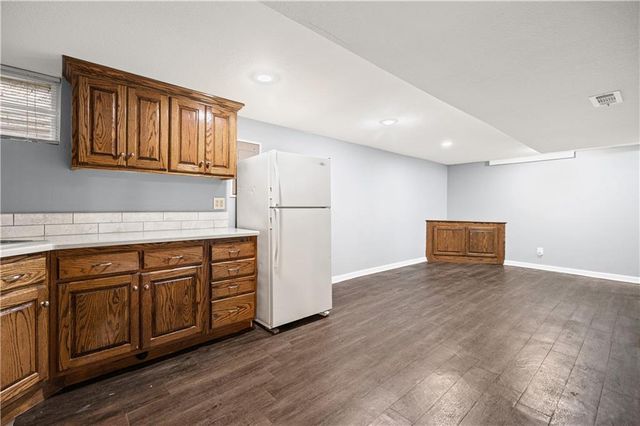 305 Canterbury Lane, Belton, MO 64102