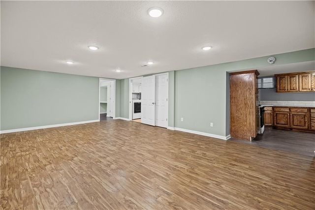 305 Canterbury Lane, Belton, MO 64102