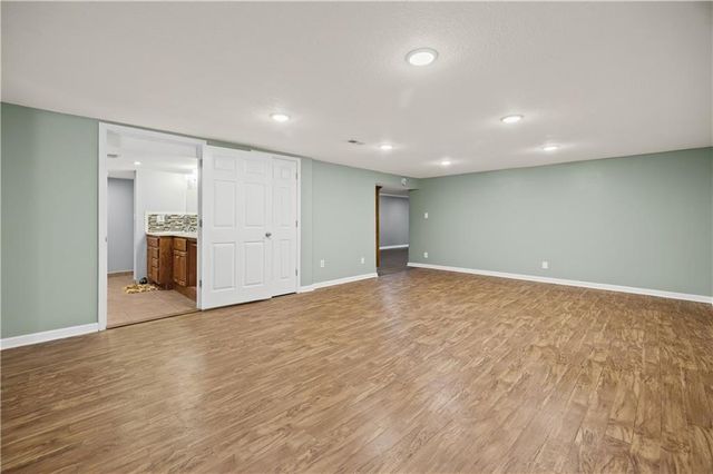 305 Canterbury Lane, Belton, MO 64102