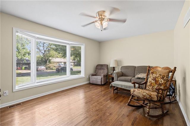 305 Canterbury Lane, Belton, MO 64102