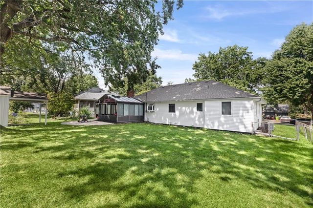 305 Canterbury Lane, Belton, MO 64102