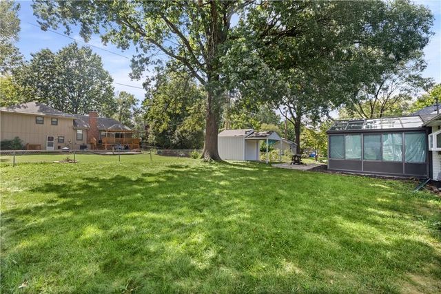 305 Canterbury Lane, Belton, MO 64102