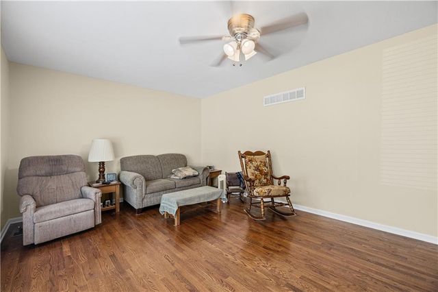 305 Canterbury Lane, Belton, MO 64102