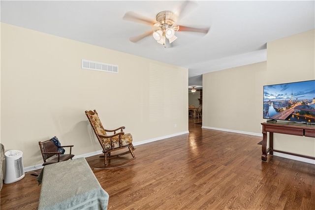 305 Canterbury Lane, Belton, MO 64102