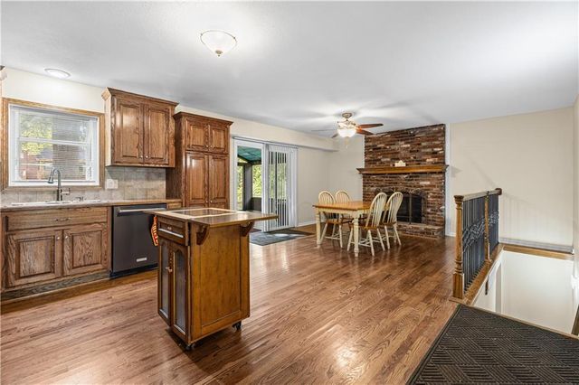 305 Canterbury Lane, Belton, MO 64102