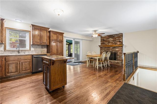 305 Canterbury Lane, Belton, MO 64102