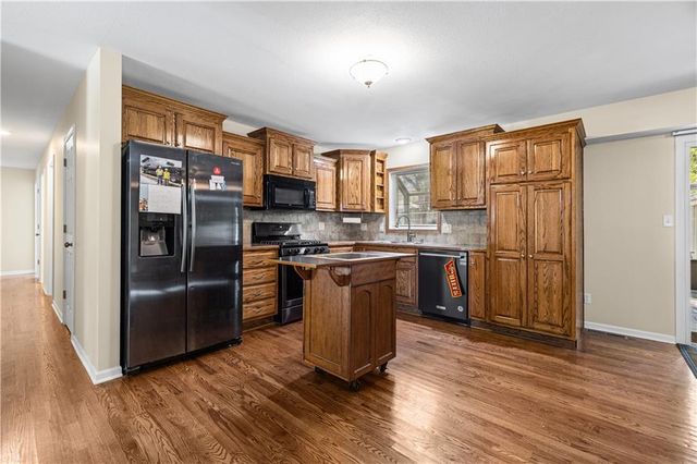 305 Canterbury Lane, Belton, MO 64102