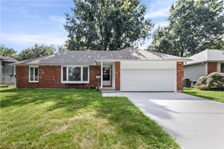305 Canterbury Lane, Belton, MO 64102