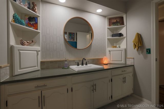 204 W Albuquerque Street, Broken Arrow, OK 74011