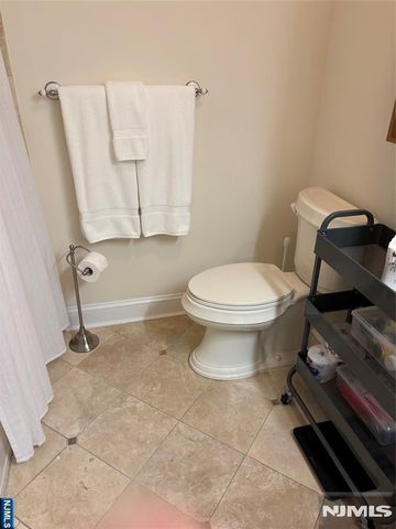 5 E Tenakill Park 303, Cresskill, NJ 07626