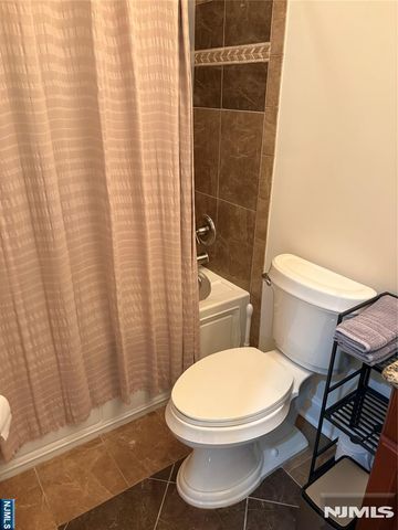 5 E Tenakill Park 303, Cresskill, NJ 07626