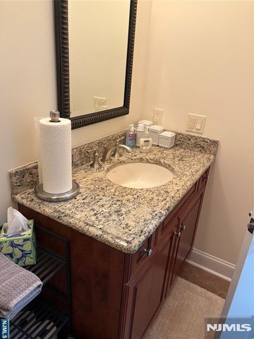 5 E Tenakill Park 303, Cresskill, NJ 07626