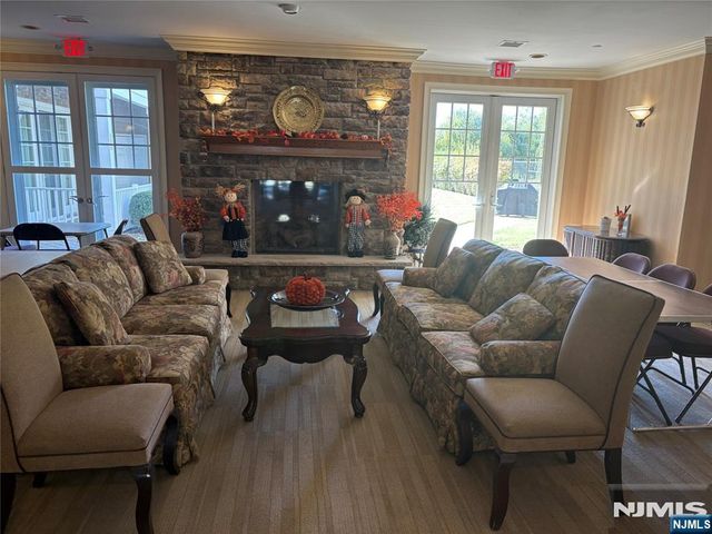 5 E Tenakill Park 303, Cresskill, NJ 07626