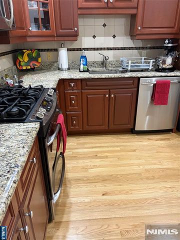 5 E Tenakill Park 303, Cresskill, NJ 07626