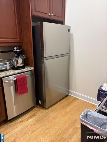 5 E Tenakill Park 303, Cresskill, NJ 07626
