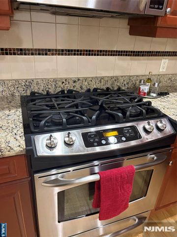 5 E Tenakill Park 303, Cresskill, NJ 07626