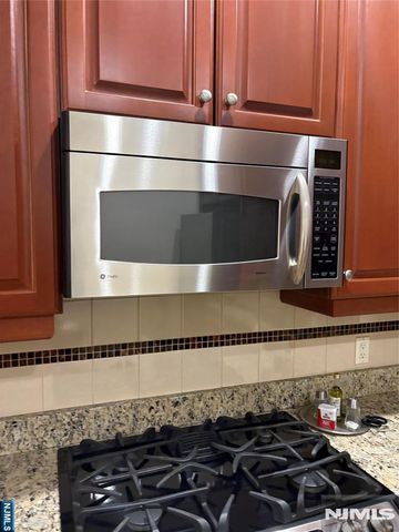 5 E Tenakill Park 303, Cresskill, NJ 07626