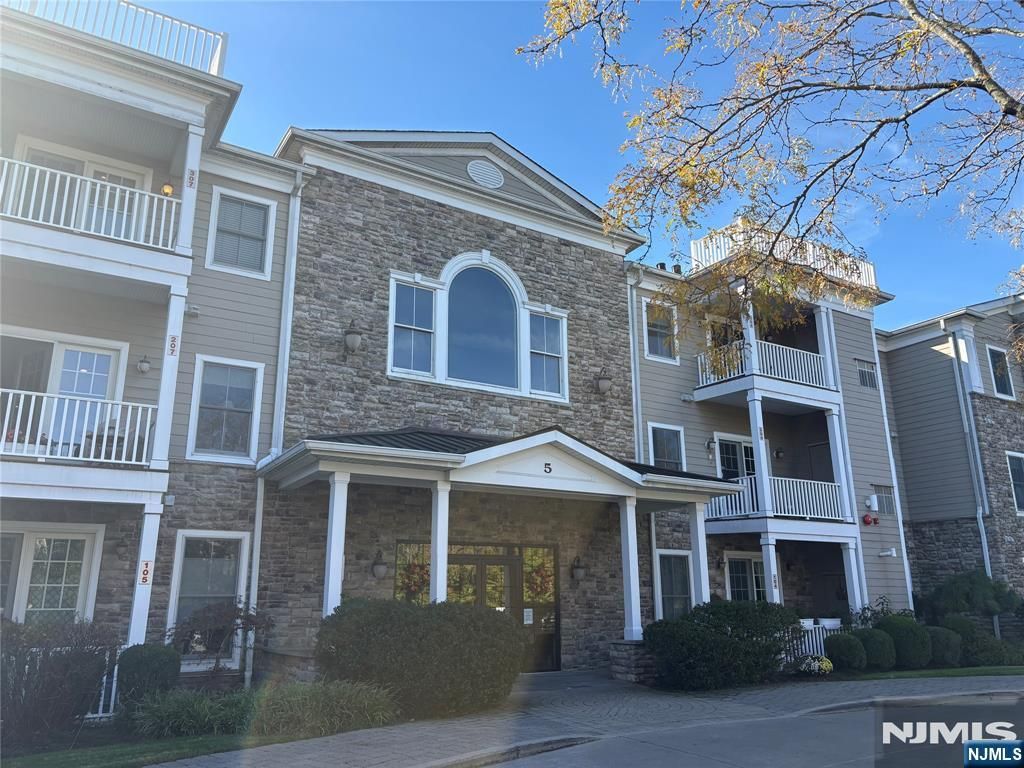 5 E Tenakill Park 303, Cresskill, NJ 07626
