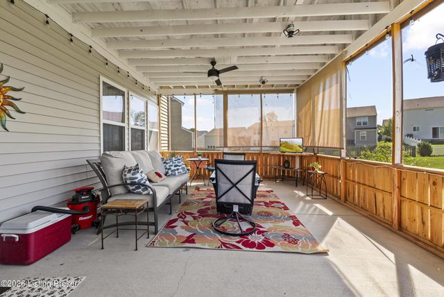 6783 Brittany Oak Dr, Louisville, KY 40229
