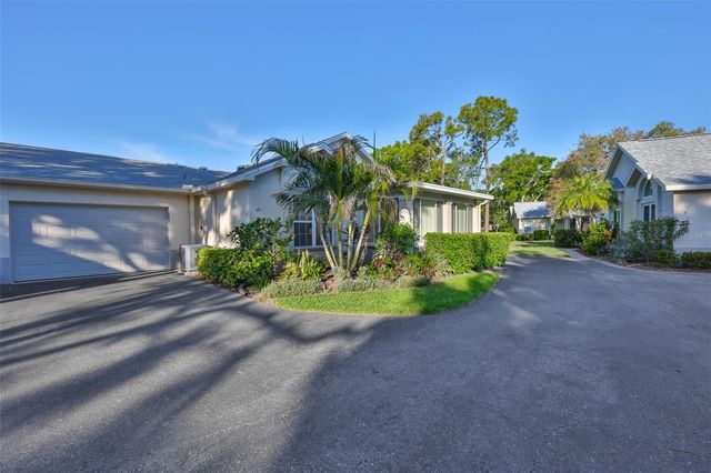 1115 GOLFVIEW WOODS DRIVE, Sun City Center, FL 33573