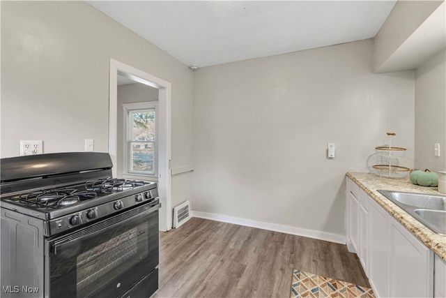 944 Walnut Street, Elyria, OH 44035