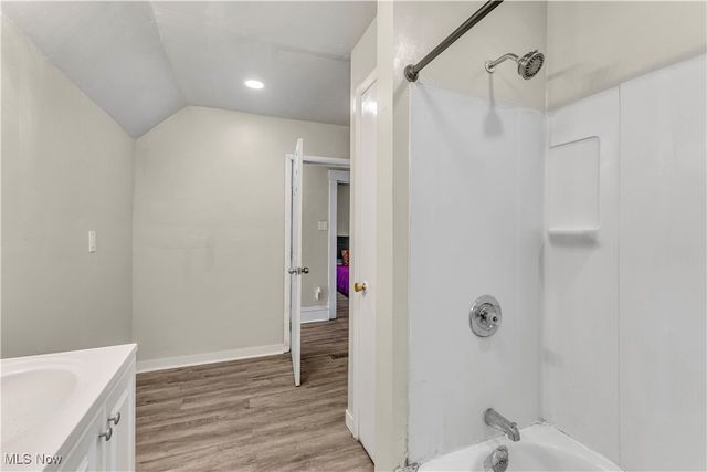 944 Walnut Street, Elyria, OH 44035