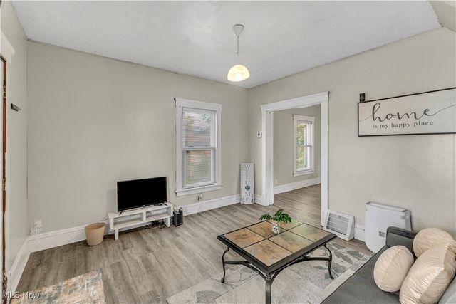 944 Walnut Street, Elyria, OH 44035