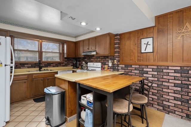 3604 32nd Avenue, Moline, IL 61265