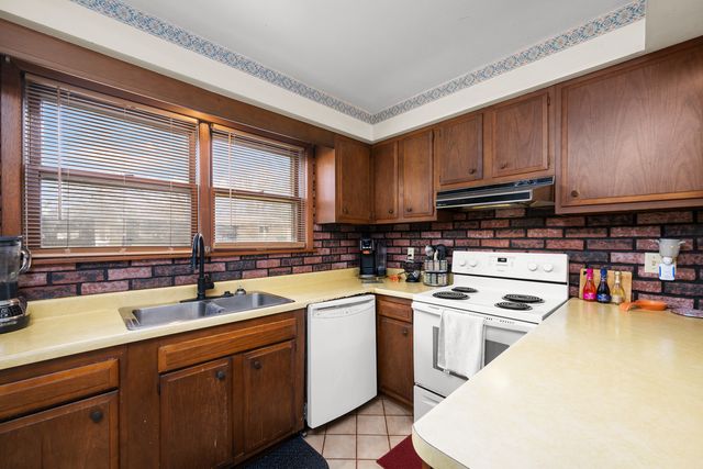 3604 32nd Avenue, Moline, IL 61265