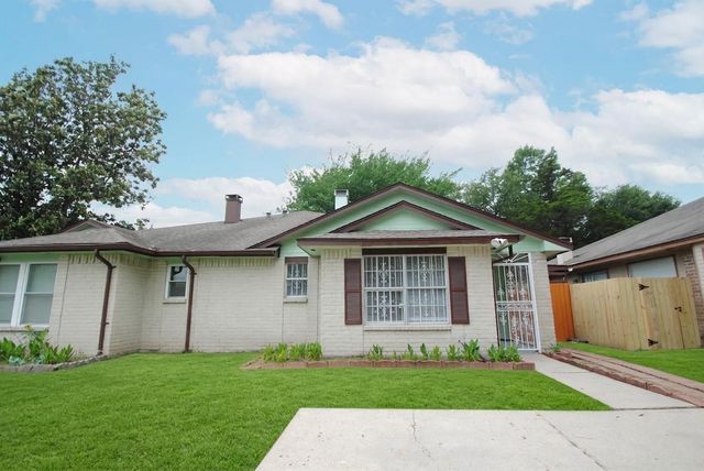 11005 Tobasa Court, Houston, TX 77086