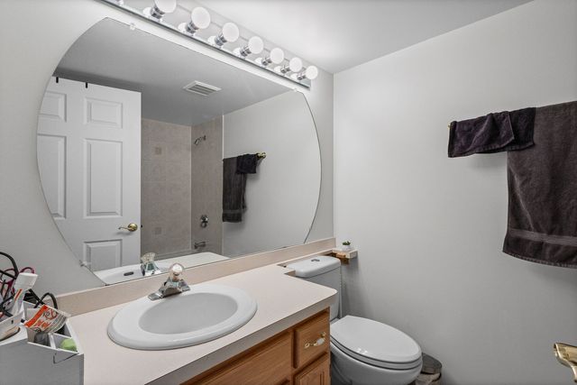 6248 S Gullikson Road 2E, Chicago, IL 60638