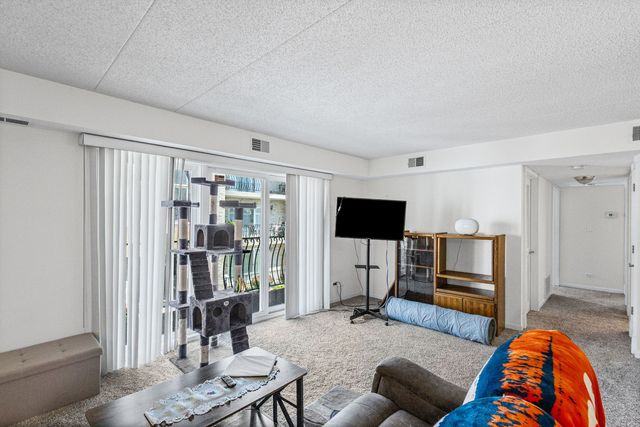 6248 S Gullikson Road 2E, Chicago, IL 60638