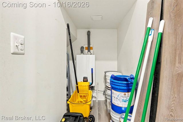 46059 Edgewater Drive, Chesterfield, MI 48047