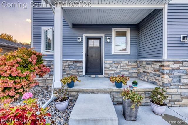 46059 Edgewater Drive, Chesterfield, MI 48047