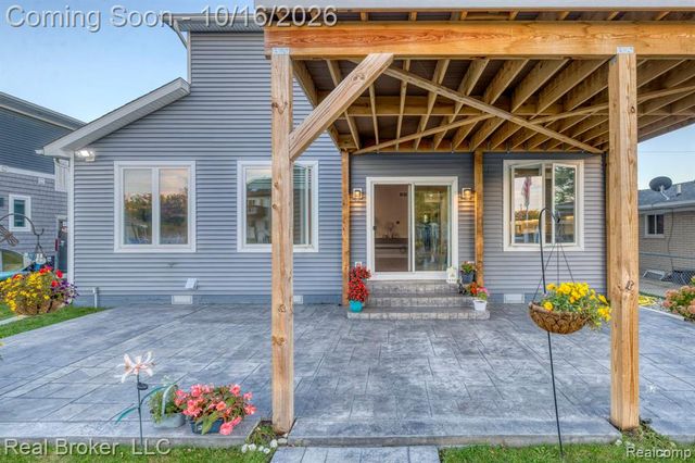 46059 Edgewater Drive, Chesterfield, MI 48047