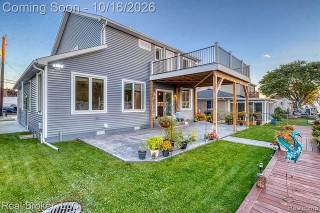 46059 Edgewater Drive, Chesterfield, MI 48047