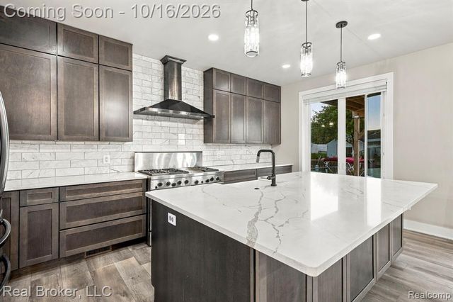 46059 Edgewater Drive, Chesterfield, MI 48047
