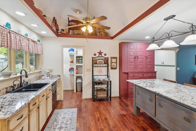 33944 Redfield St, Niles, MI 49120